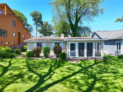 31467 Maple Is, Dowagiac, MI 49047