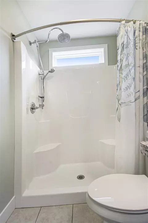 Bath - 3912 Pine Crst, Jackson, MI 49203 photo 3 of 7