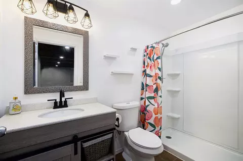 Bath - 3912 Pine Crst, Jackson, MI 49203 photo 5 of 7