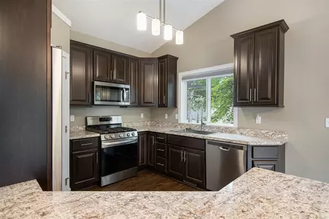 Kitchen - 3912 Pine Crst, Jackson, MI 49203 photo 2 of 3