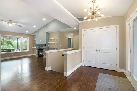 Entry Way - 3912 Pine Crst, Jackson, MI 49203 photo 1 of 3