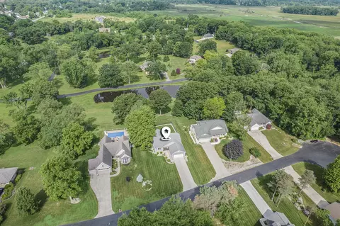 View/Area - 3912 Pine Crst, Jackson, MI 49203 photo 9 of 10