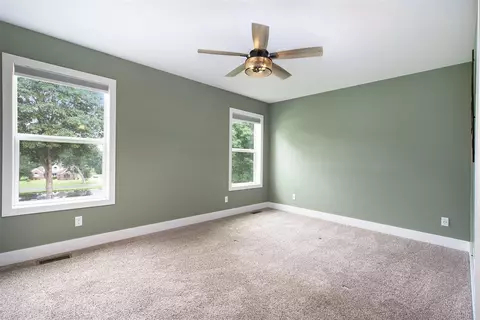 Bedroom - 3912 Pine Crst, Jackson, MI 49203 photo 3 of 7