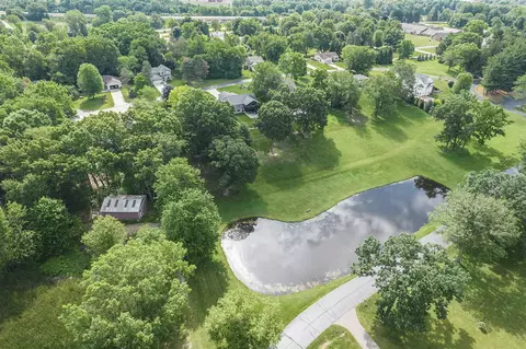 View/Area - 3912 Pine Crst, Jackson, MI 49203 photo 4 of 10