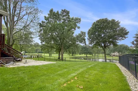 Exterior - 3912 Pine Crst, Jackson, MI 49203 photo 6 of 6