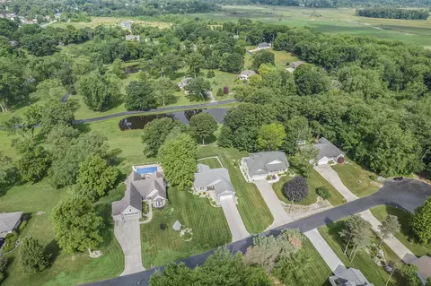 View/Area - 3912 Pine Crst, Jackson, MI 49203 photo 5 of 10