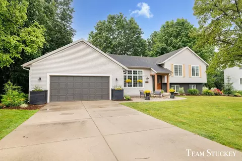 5256 Surf, Rockford, MI 49341