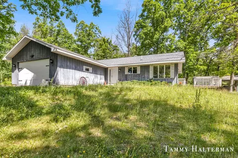23718 Gates, Howard City, MI 49329