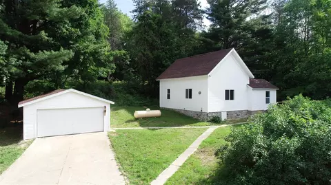 17324 11 Mile Rd, Leroy, MI 49655