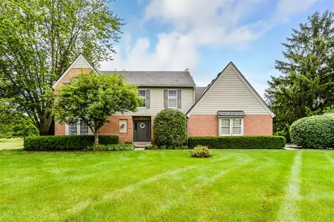 2912 Robal, Saline, MI 48176
