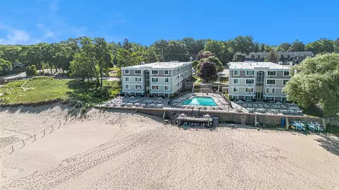 225 N N Shr #302, South Haven, MI 49090