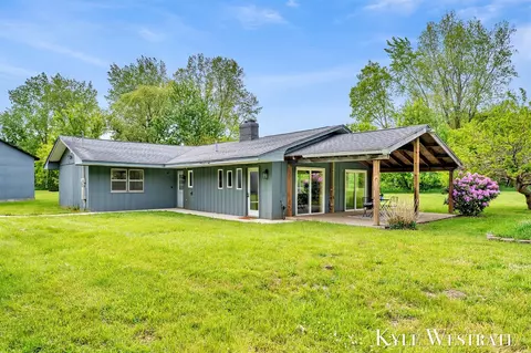 1499 64th, Fennville, MI 49408