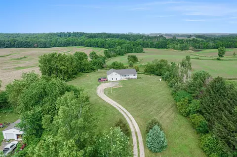 12880 N Adams, North Adams, MI 49262