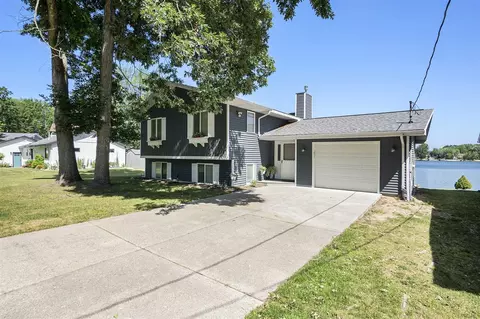 10520 Maple Xing, Canadian Lakes, MI 49346