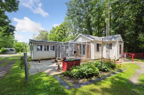 5500 Hague, Jackson, MI 49203 photo 3