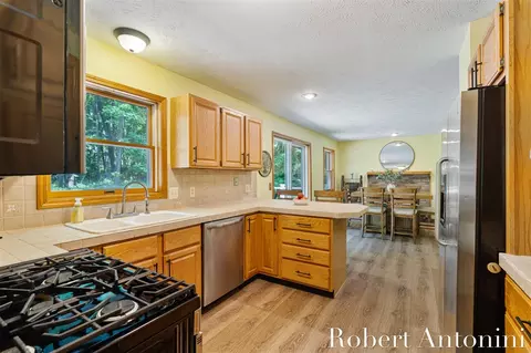 1016 Maple Hl, Ada, MI 49301 photo 7
