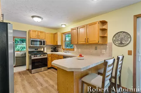 1016 Maple Hl, Ada, MI 49301 photo 18