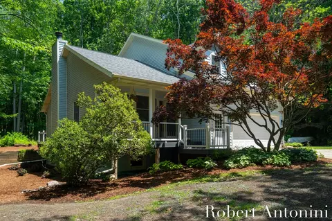 1016 Maple Hl, Ada, MI 49301