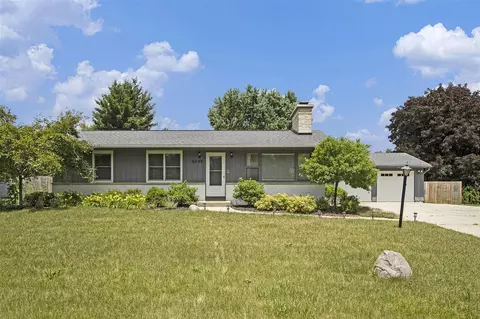 6245 Woodlea, Kalamazoo, MI 49048
