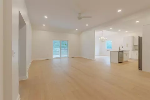 Living - 323 E Arlington, Bangor, MI 49013 photo 2 of 3
