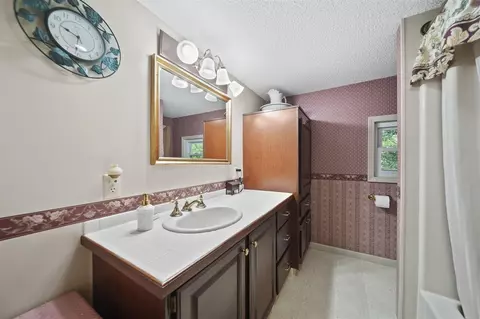 Bath - 5933 Mccain, Jackson, MI 49201 photo 2 of 2