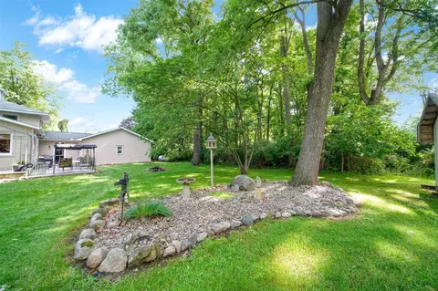 Exterior - 5933 Mccain, Jackson, MI 49201 photo 6 of 11