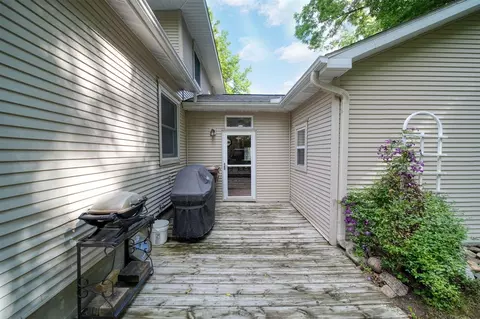 Exterior - 5933 Mccain, Jackson, MI 49201 photo 4 of 11
