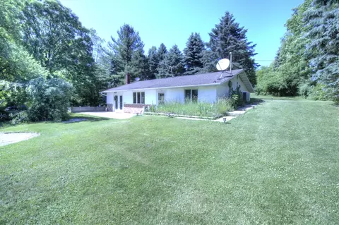 11525 W Remick, Blanchard, MI 49310
