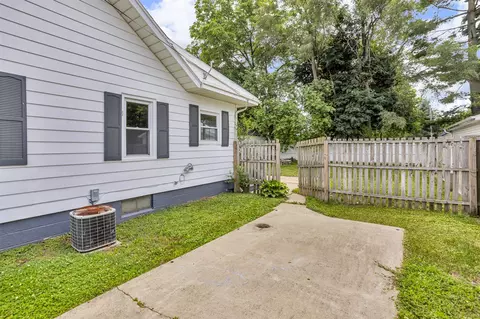 Exterior - 513 E Bird, Jackson, MI 49203 photo 4 of 9