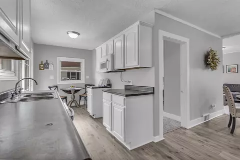 Kitchen - 513 E Bird, Jackson, MI 49203 photo 2 of 2