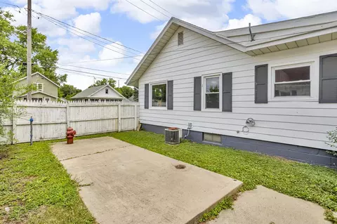 Exterior - 513 E Bird, Jackson, MI 49203 photo 2 of 9