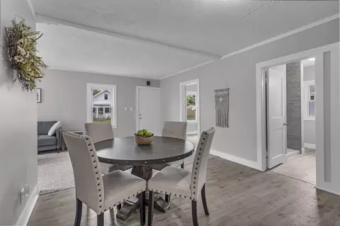 Dining - 513 E Bird, Jackson, MI 49203 photo 1 of 1