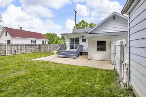Exterior - 513 E Bird, Jackson, MI 49203 photo 5 of 9