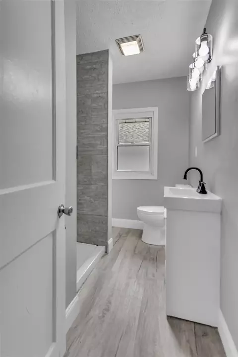 Bath - 513 E Bird, Jackson, MI 49203 photo 1 of 2