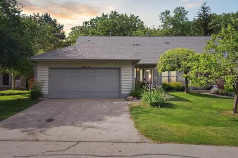 2060 N Cross Crk, Grand Rapids, MI 49508