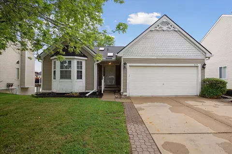 579 Thornhill Ct, Belleville, MI 48111