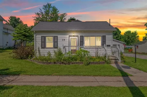 35 Pleasant, Quincy, MI 49082