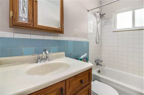 Bath - 19263 Roger, Melvindale, MI 48122 photo 1 of 1