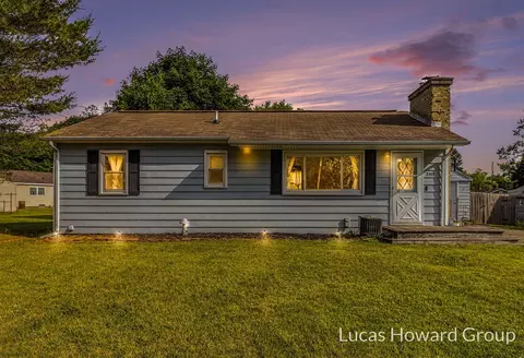 2411 Oakcreek, Kalamazoo, MI 49004