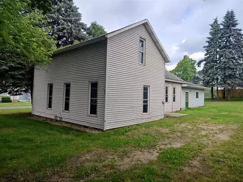203 E Home, Edmore, MI 48829 photo 2