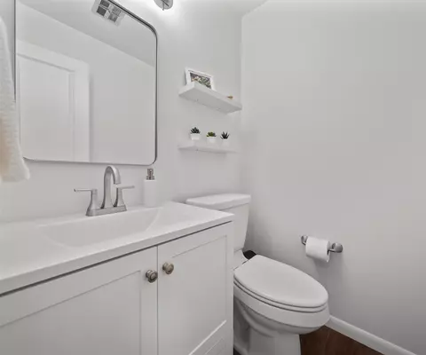 Bath - 3204 Farmbrook, Ann Arbor, MI 48108 photo 2 of 6
