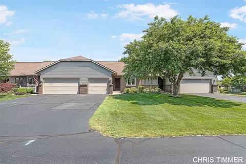 2072 Lakeview, Zeeland, MI 49464