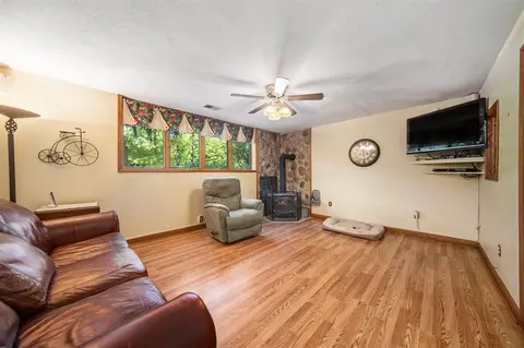 Living - 5600 Cross, Concord, MI 49237 photo 3 of 4