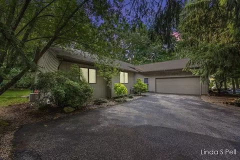 6636 E Riverwoods, Rockford, MI 49341