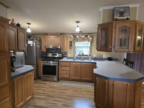 Kitchen - 274 Pioneer, Mendon, MI 49072 photo 2 of 4