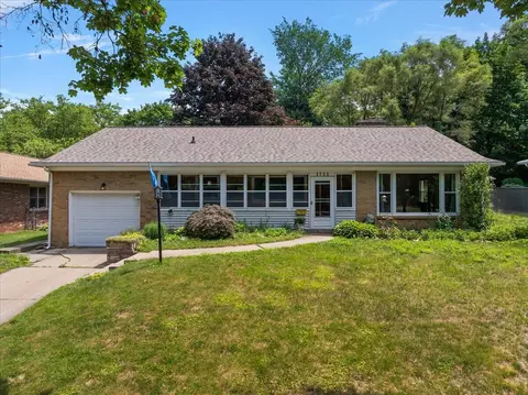 1712 Rosewood, Grand Rapids, MI 49506
