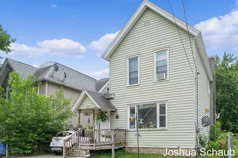 908 Chatham, Grand Rapids, MI 49504