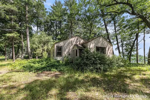 Exterior - 5752 E 52nd, Newaygo, MI 49337 photo 4 of 9