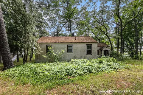 Exterior - 5752 E 52nd, Newaygo, MI 49337 photo 5 of 9
