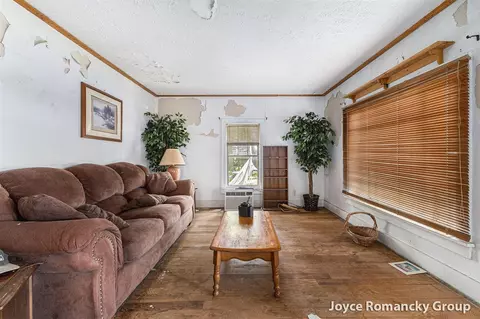Living - 5752 E 52nd, Newaygo, MI 49337 photo 1 of 2